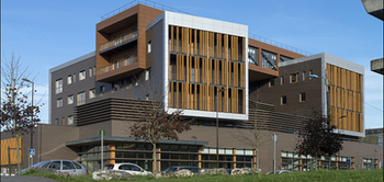 img_086_a_large_building